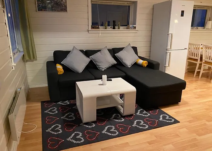 Cozy One Bedroom At Premises Lägenhet *