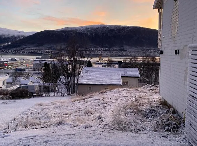 Cozy One Bedroom At Premises Tromsø