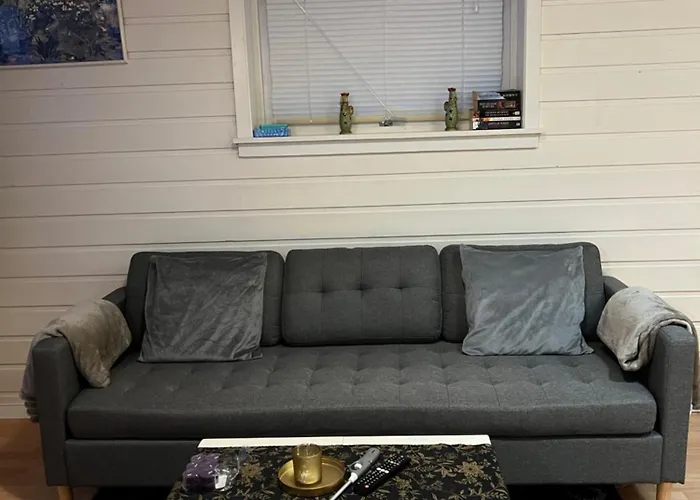 Cozy One Bedroom At Premises Lägenhet Tromsø